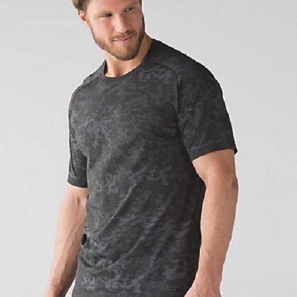 Lululemon Camo Core Crew Neck Short 